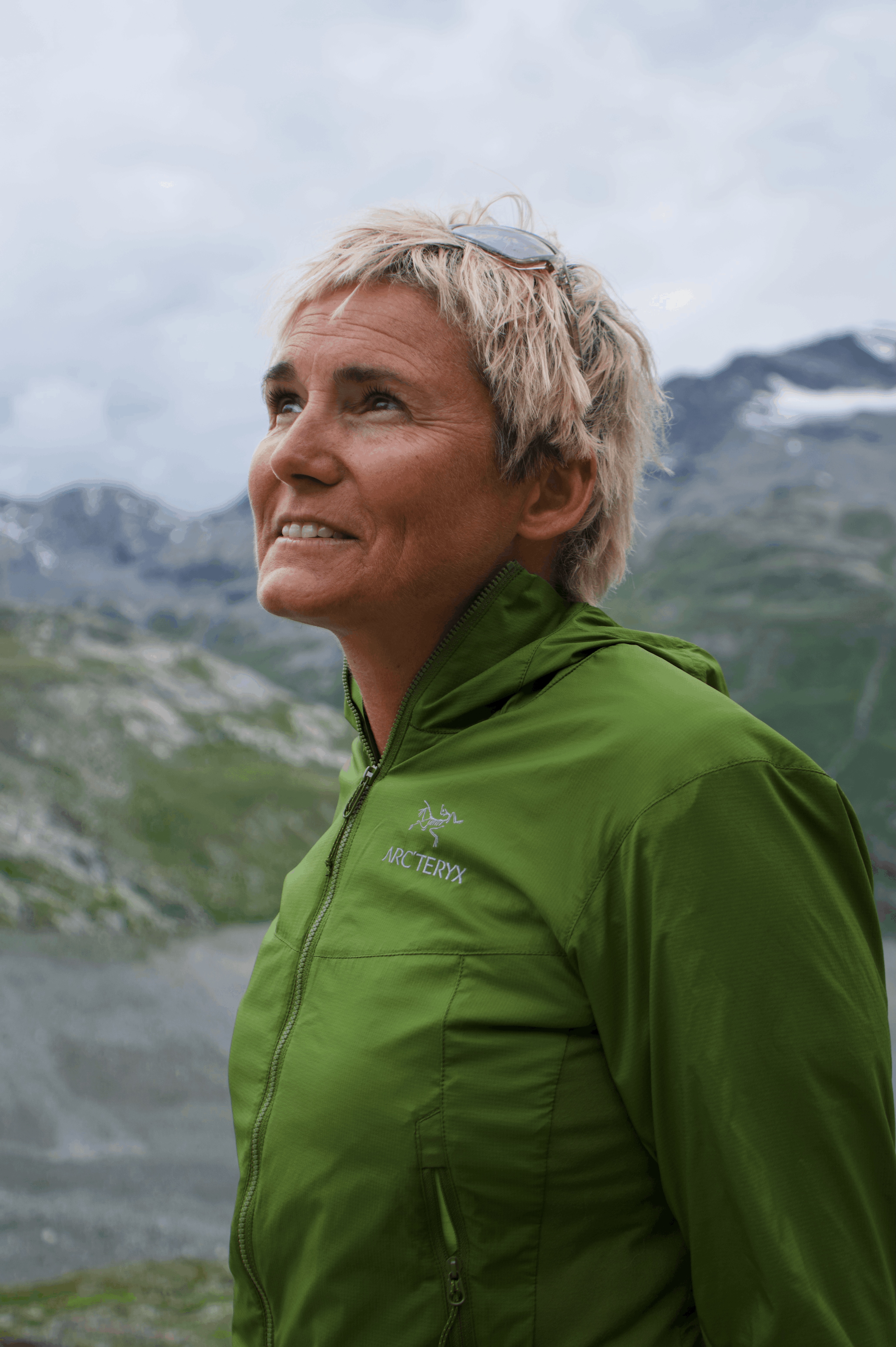 Hüttenwartin Caroline Zimmermann in den Bergen